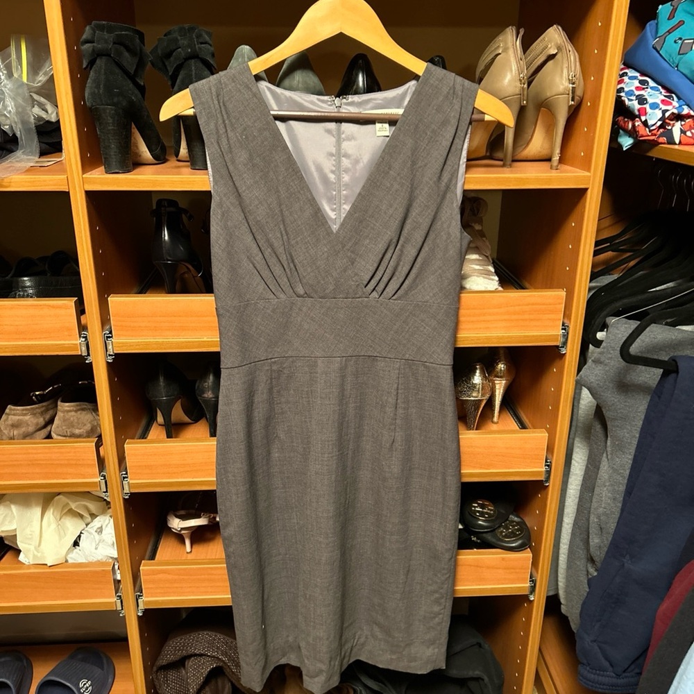 Banana Republic Gray V-Neck Sheath Dress Cap Sleeve